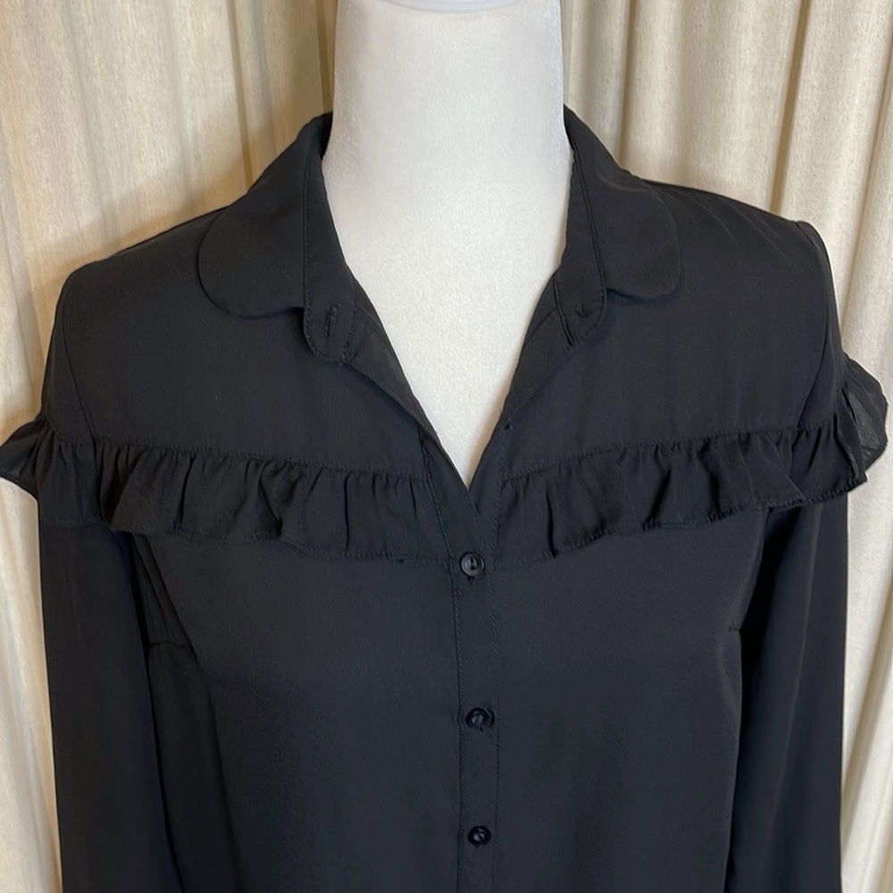GORGEOUS BLACK RUFFLE BUTTON DOWN BLOUSE SIZE SMALL - Picture 4 of 9
